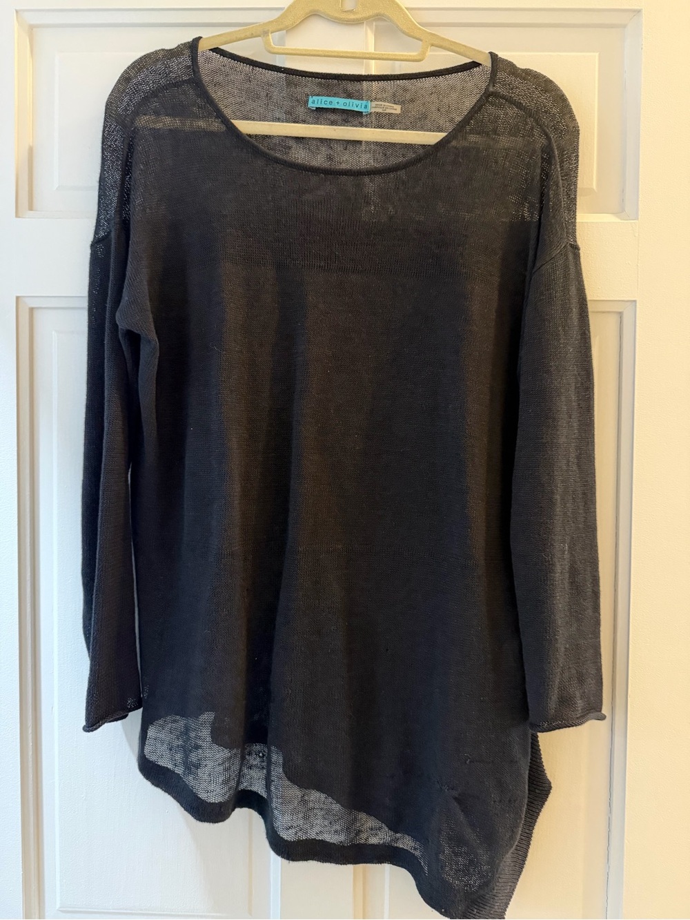 alice + olivia Black Lightweight Long-Sleeve Knit Top size small